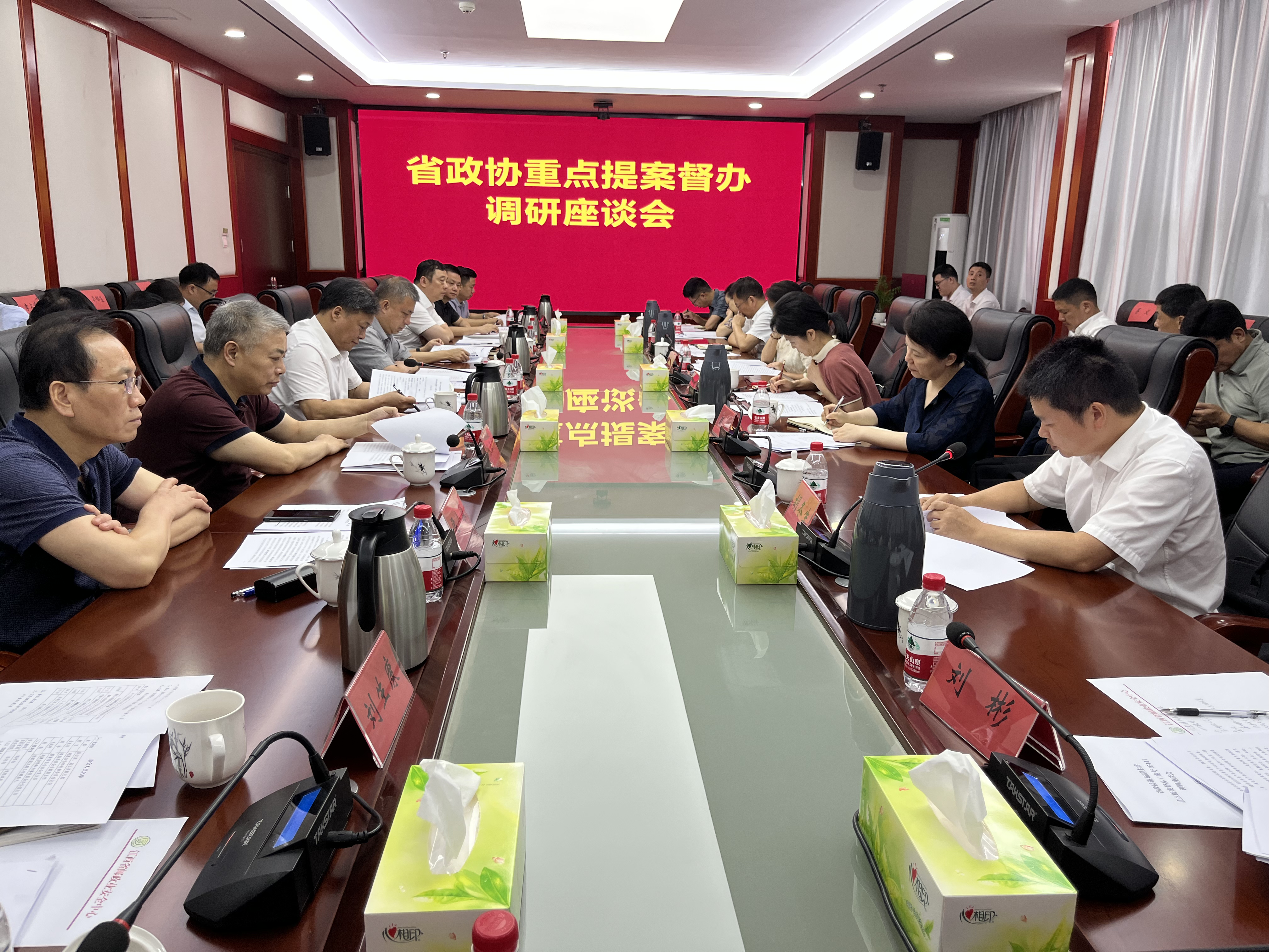 省政協(xié)副主席謝茹赴省郵政管理局開(kāi)展重...